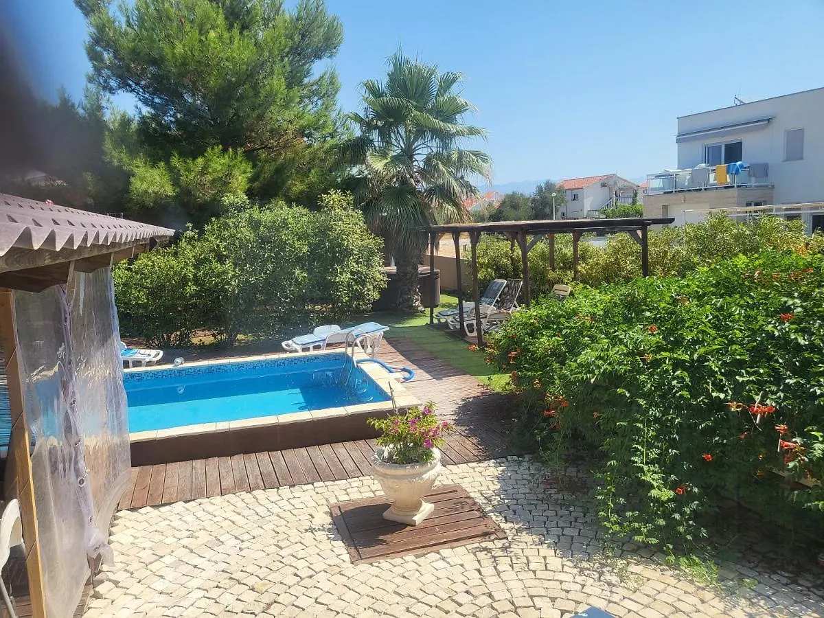 Apartment Villa Garden Vir